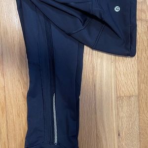 Lululemon capri leggings with reflector and mesh